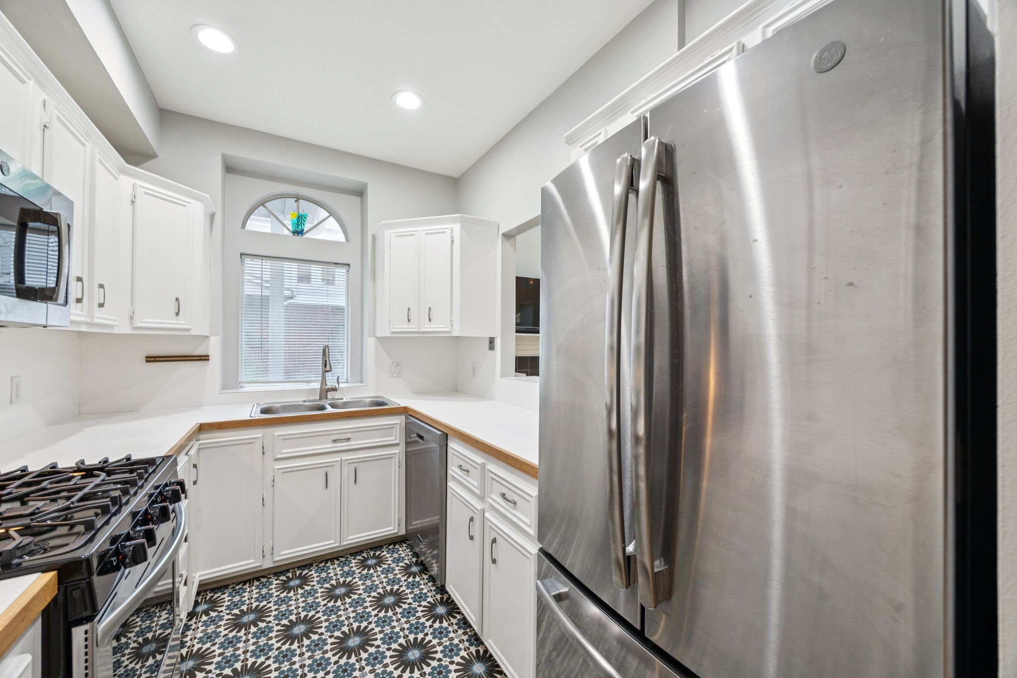 220 E 8th Street Property Photo 10