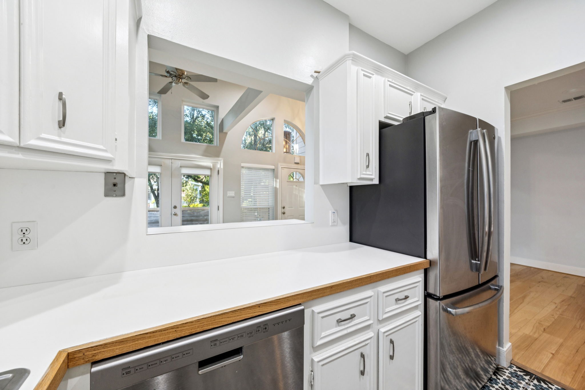 220 E 8th Street Property Photo 11