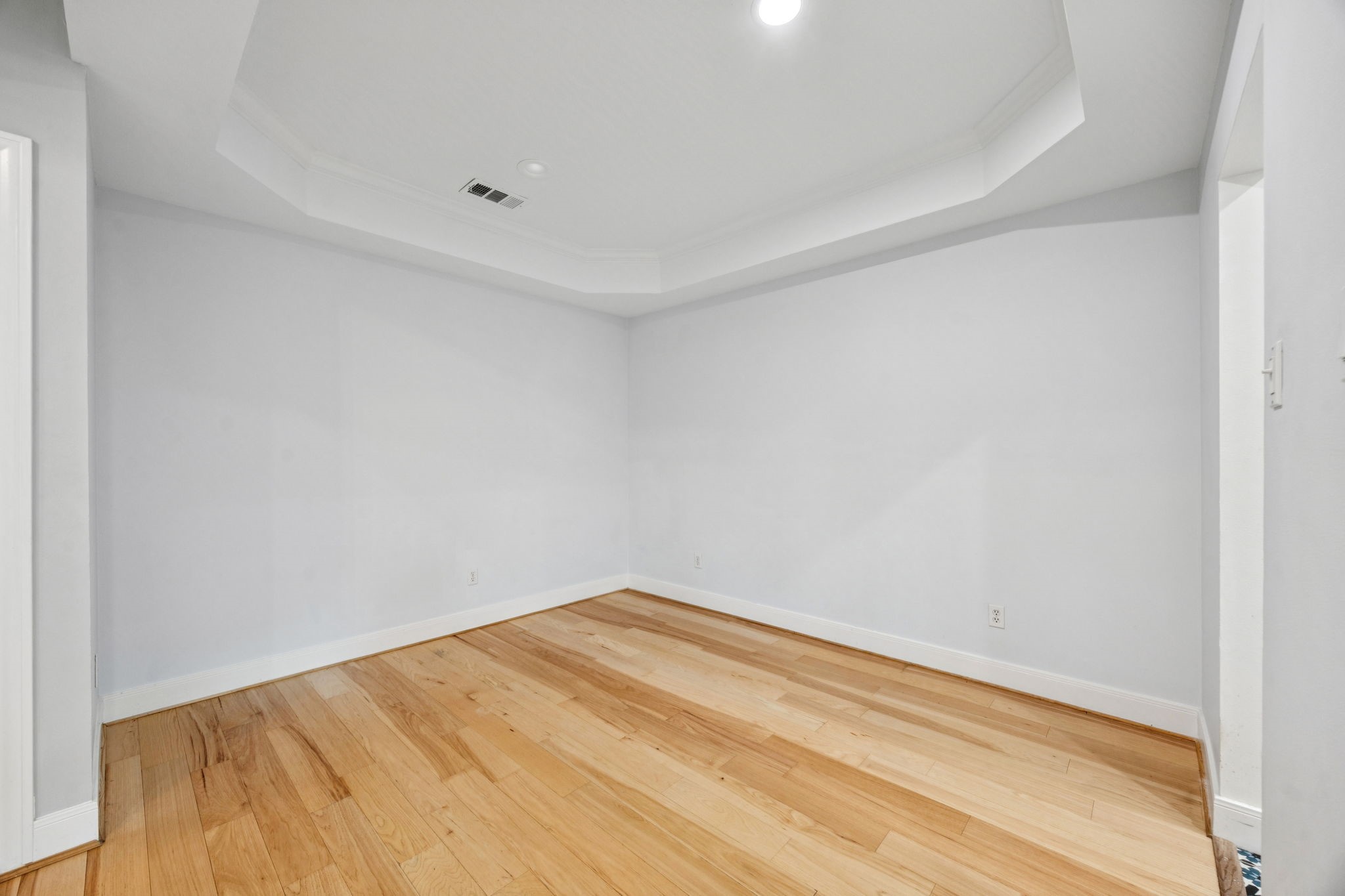 220 E 8th Street Property Photo 12