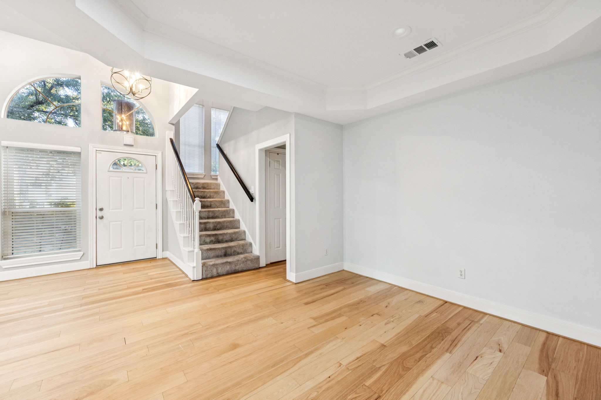 220 E 8th Street Property Photo 14