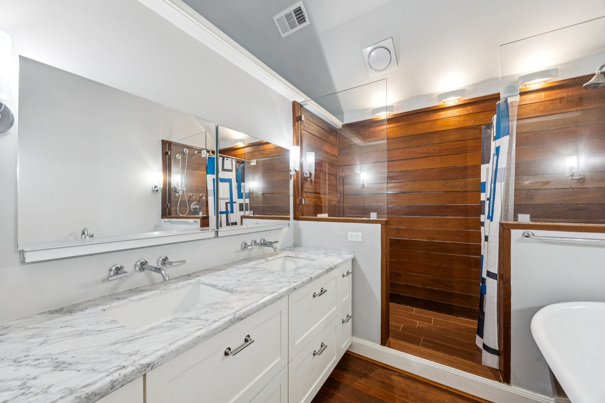 220 E 8th Street Property Photo 17