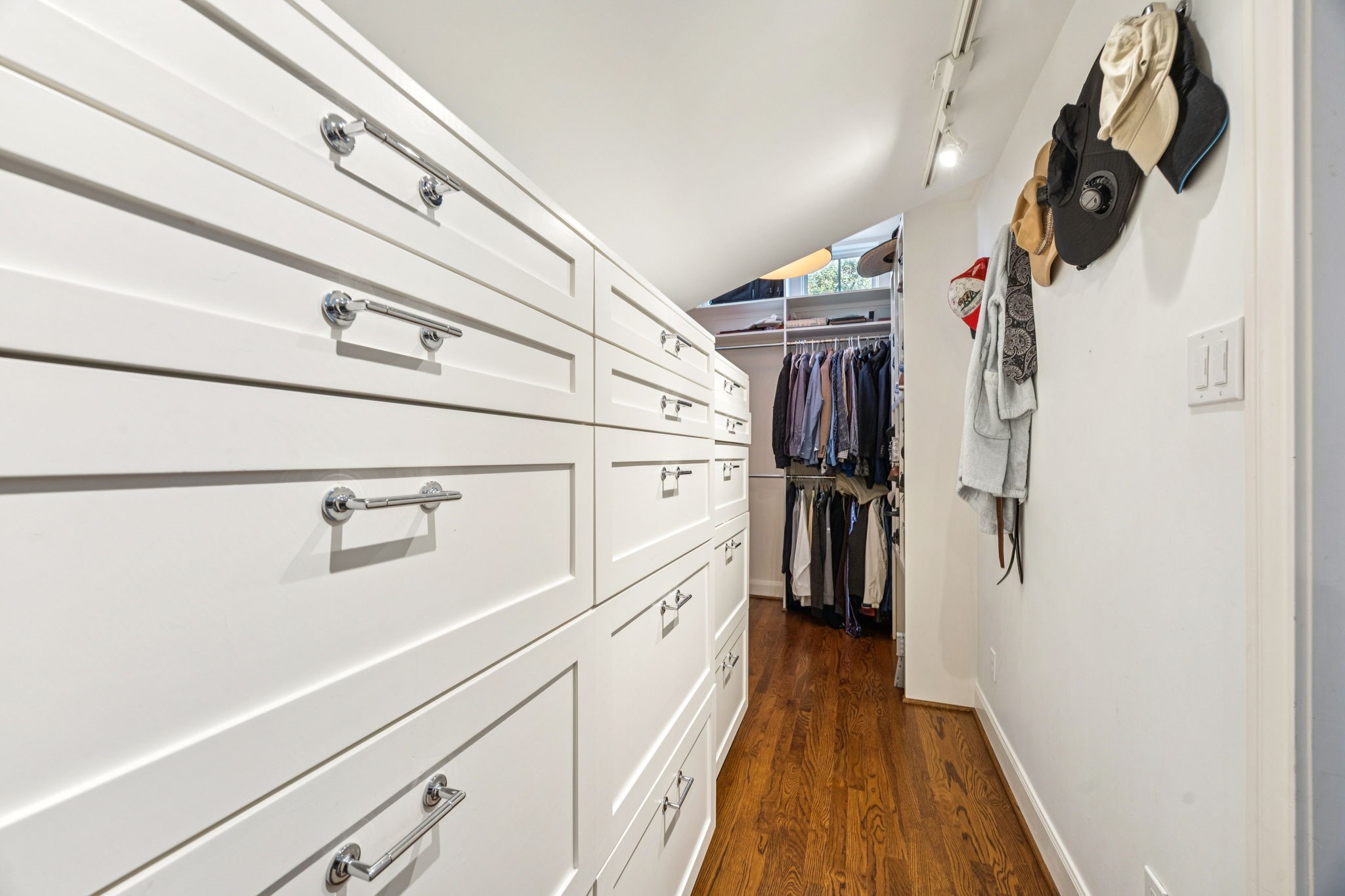 220 E 8th Street Property Photo 19