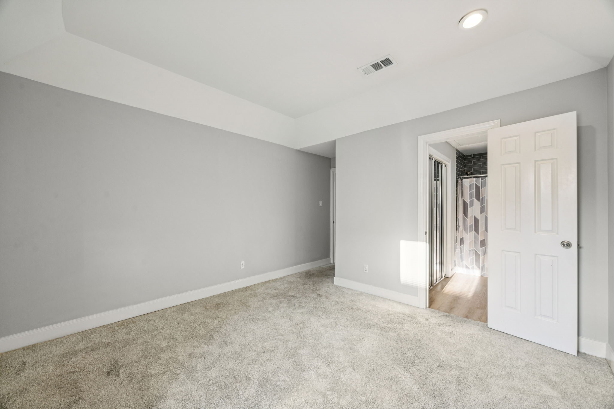 220 E 8th Street Property Photo 21