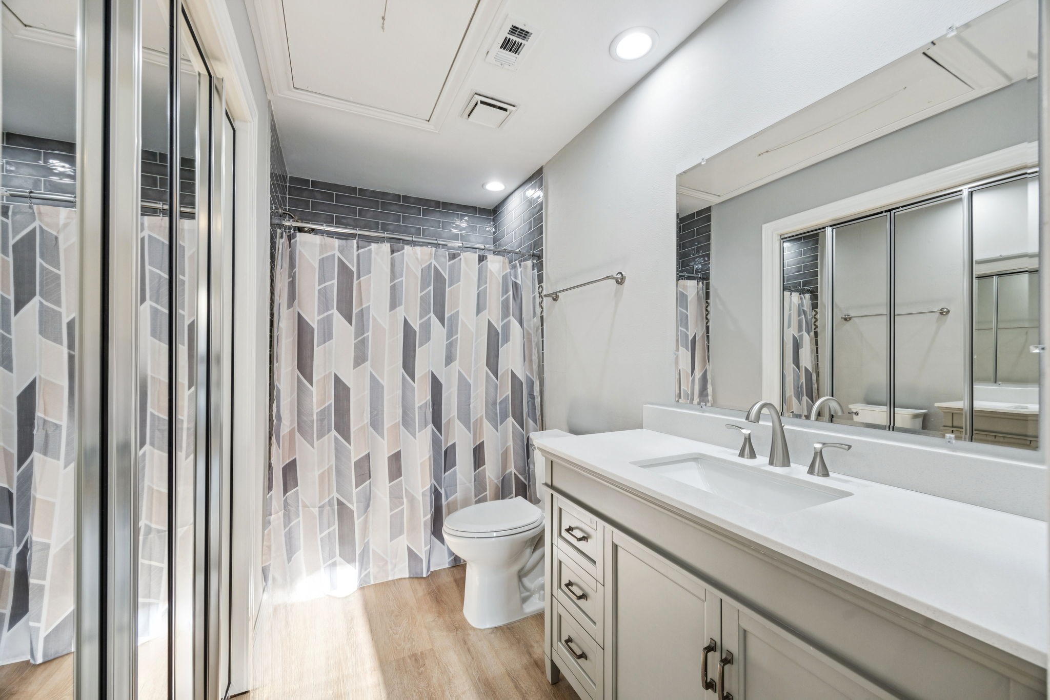 220 E 8th Street Property Photo 22