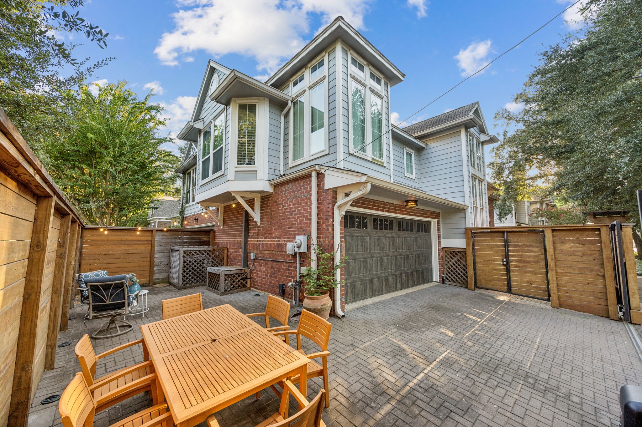 220 E 8th Street Property Photo 25