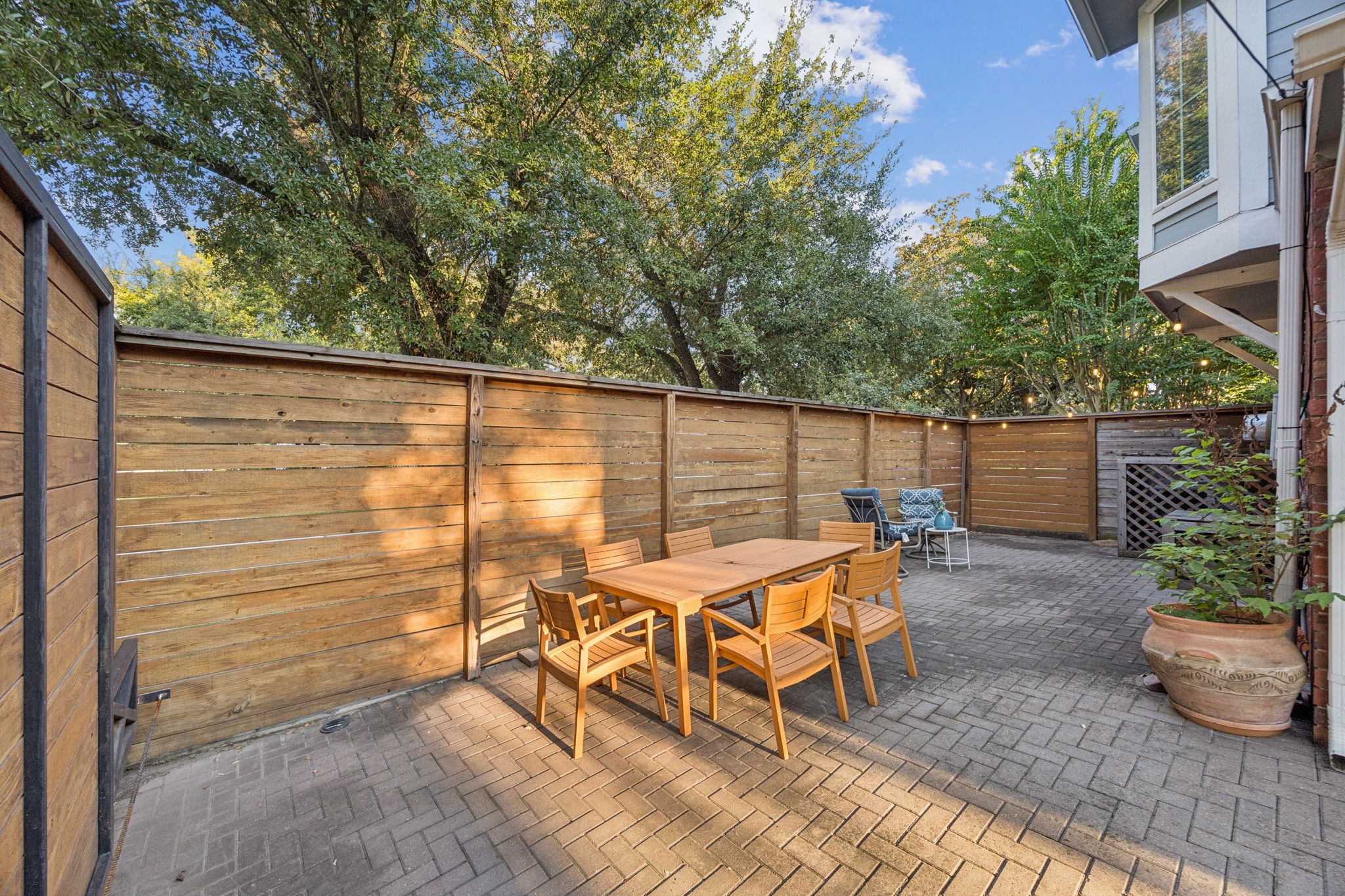 220 E 8th Street Property Photo 27