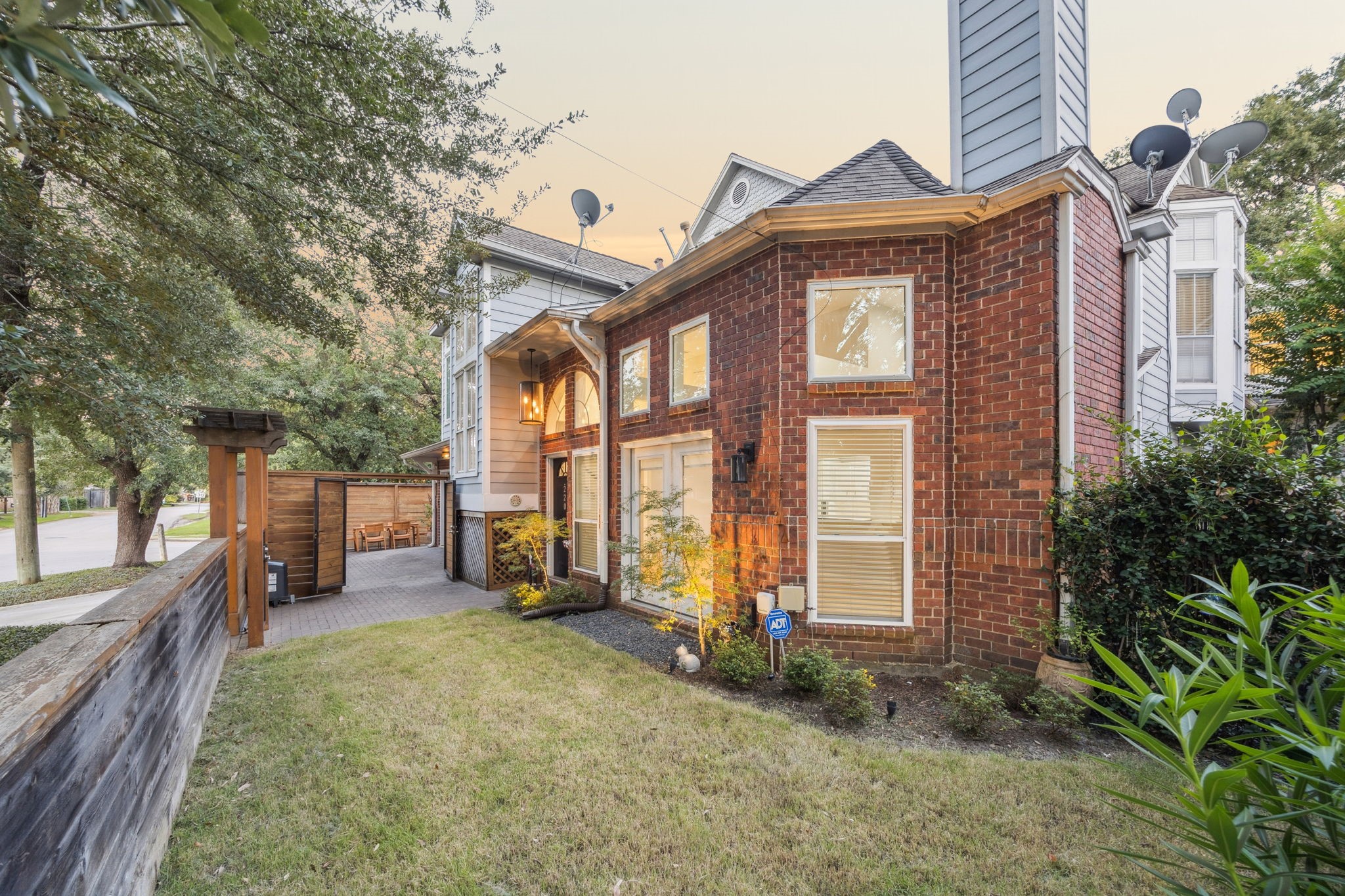 220 E 8th Street Property Photo 28