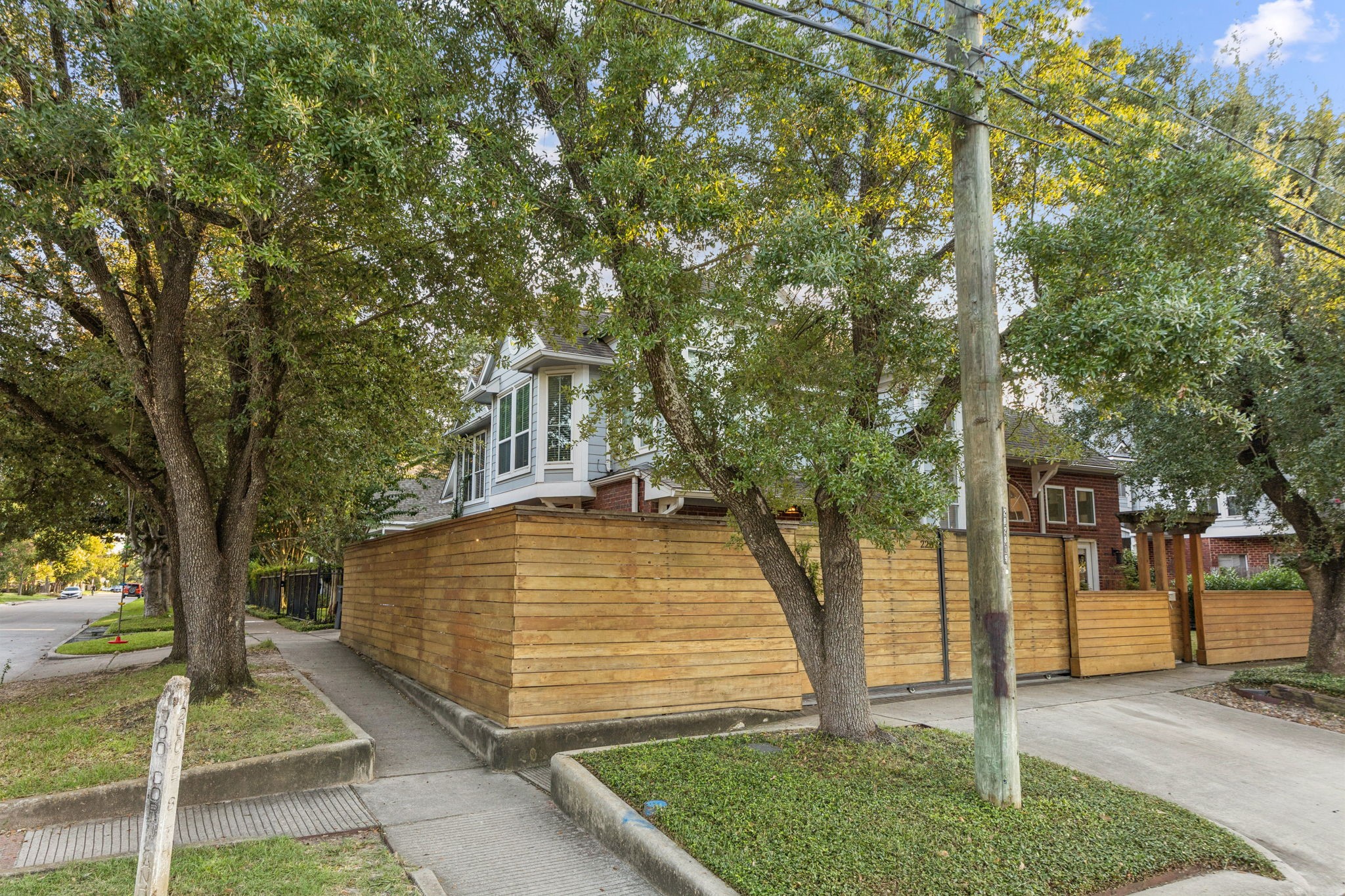 220 E 8th Street Property Photo 32