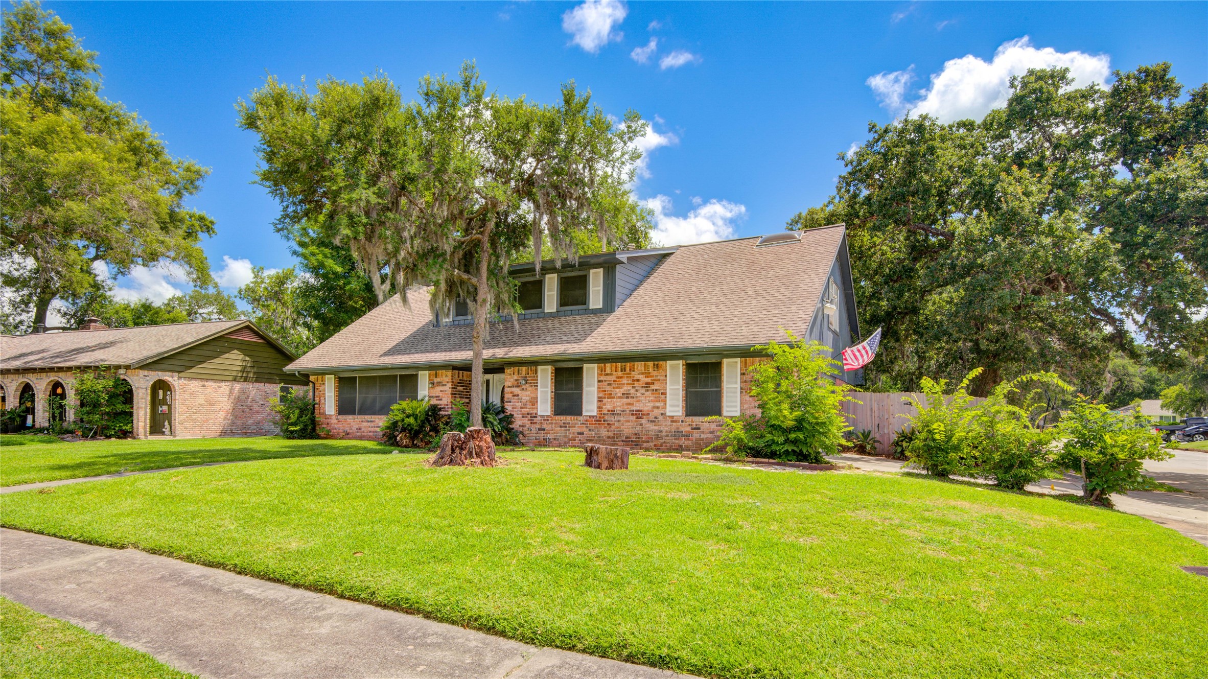 15702 Wandering Trail Property Photo 3
