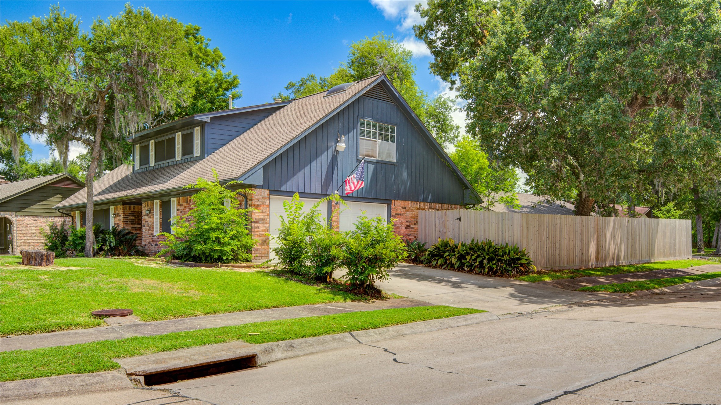 15702 Wandering Trail Property Photo 4