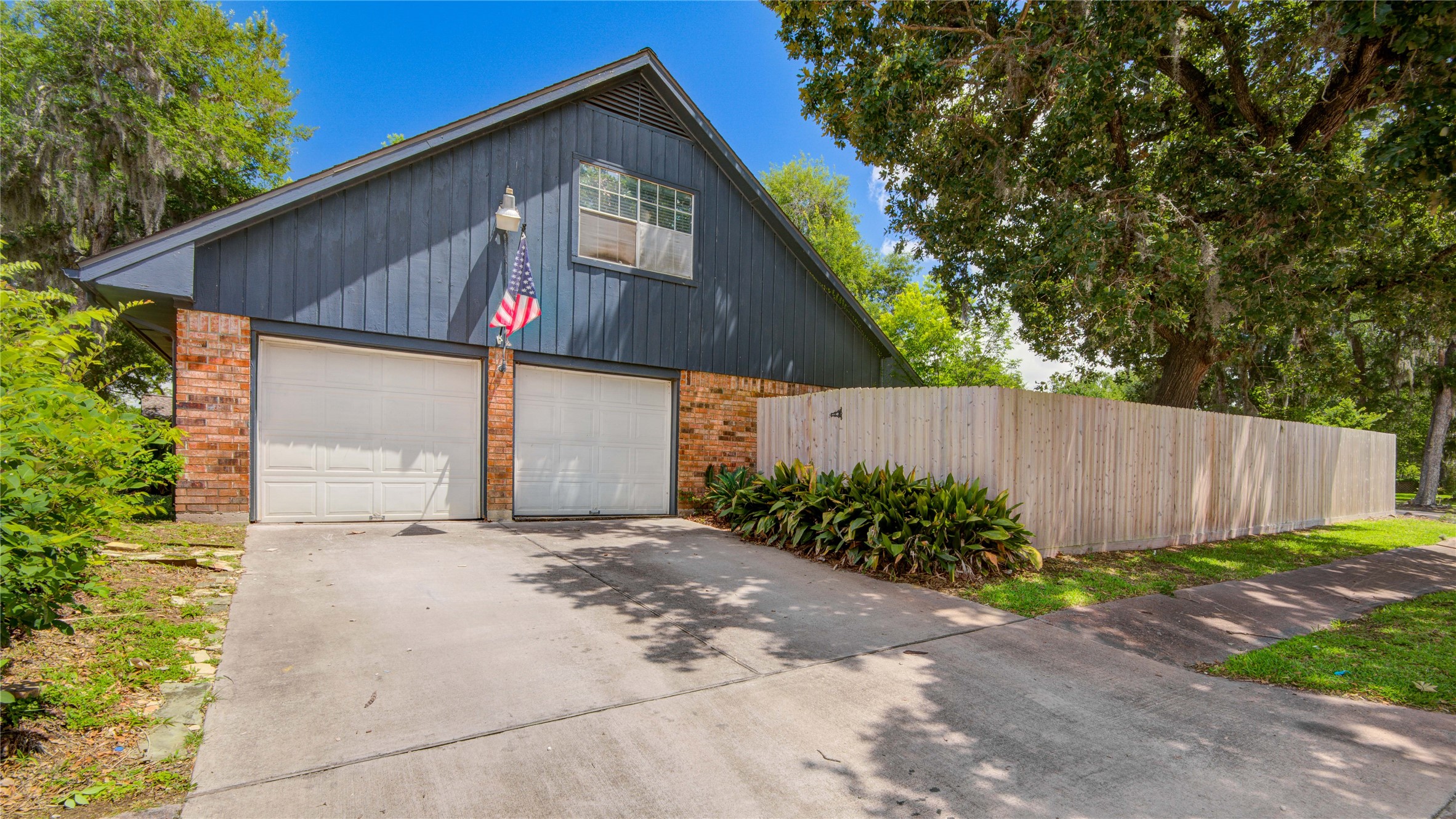 15702 Wandering Trail Property Photo 5