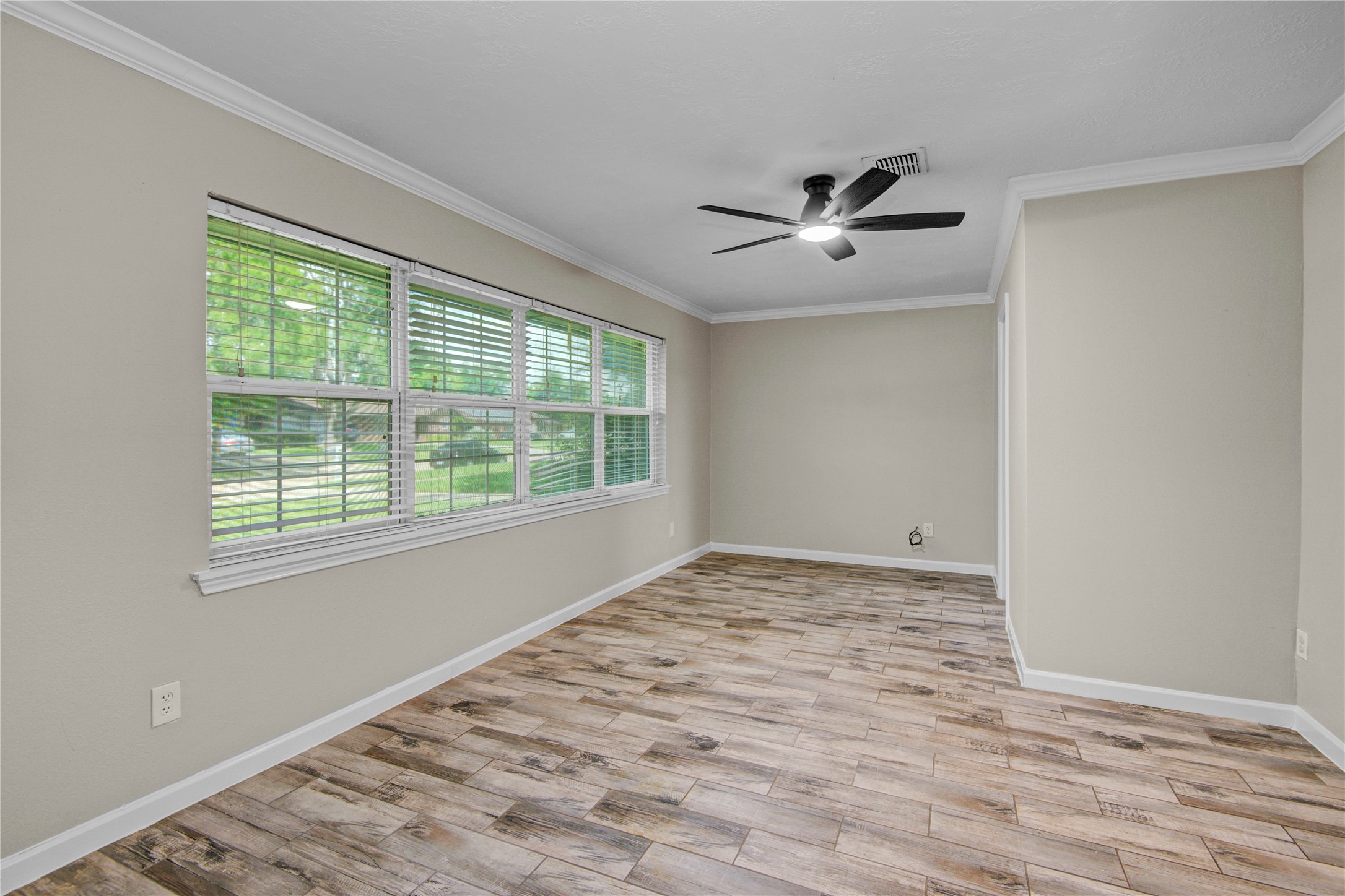 15702 Wandering Trail Property Photo 7