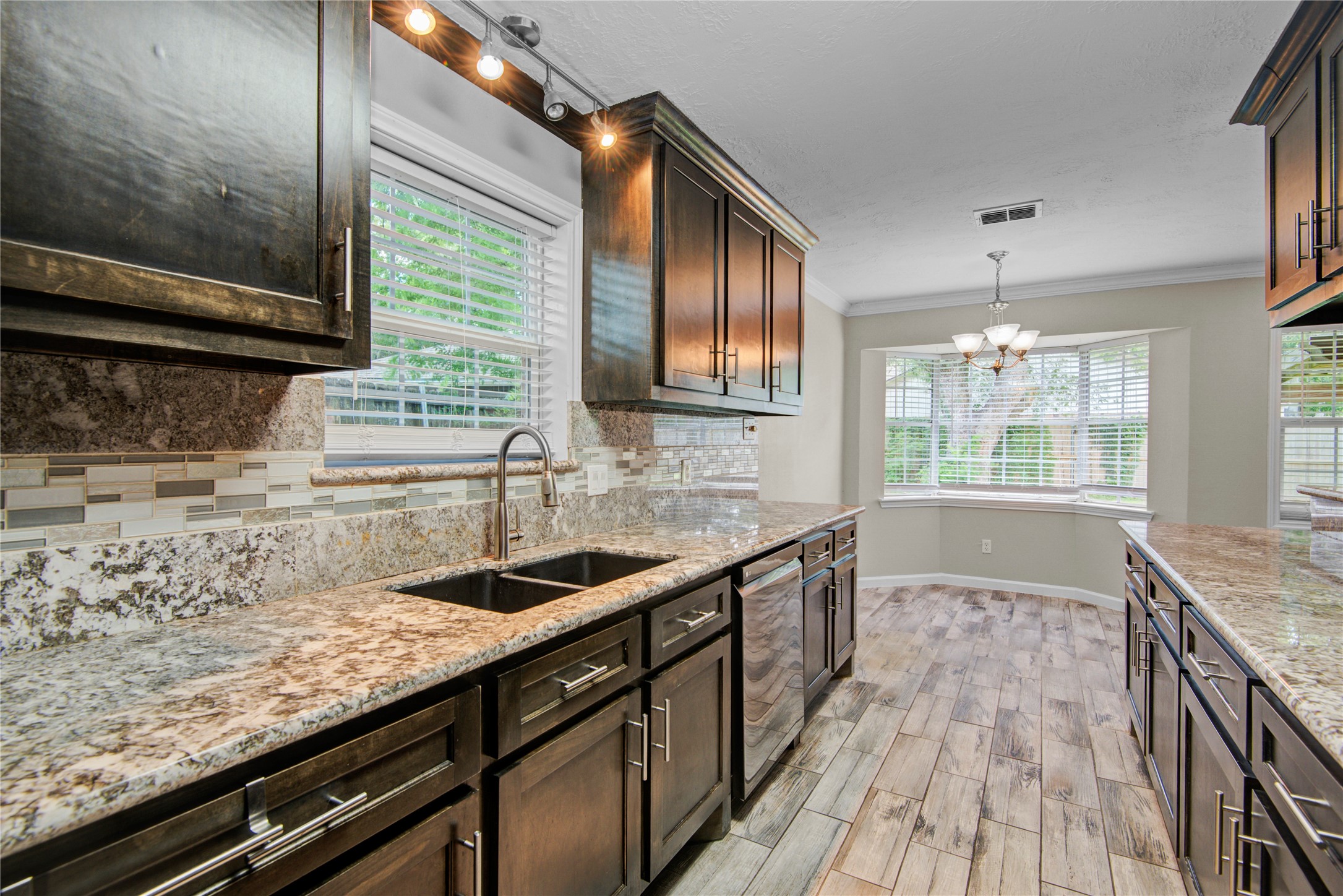 15702 Wandering Trail Property Photo 11