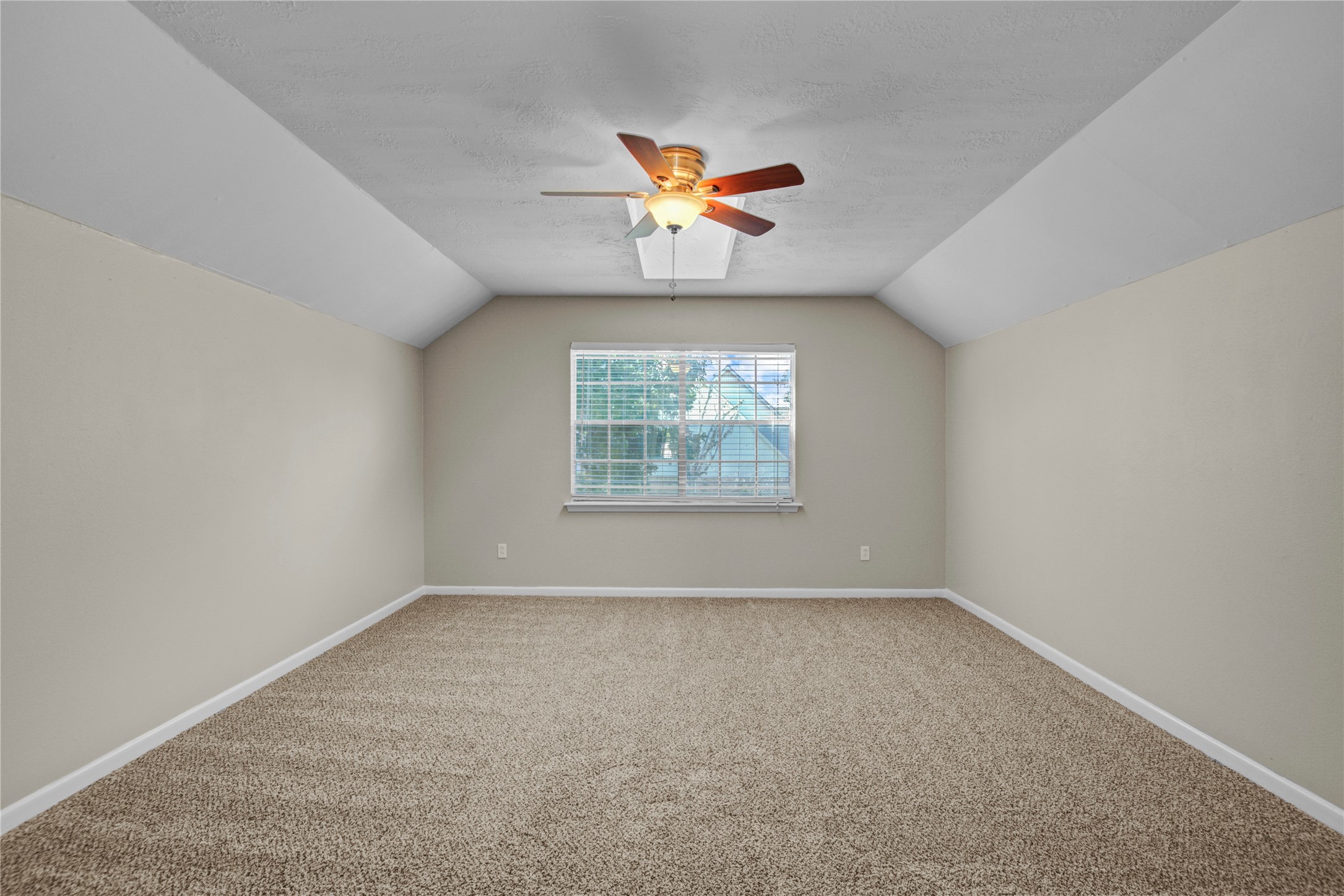 15702 Wandering Trail Property Photo 22