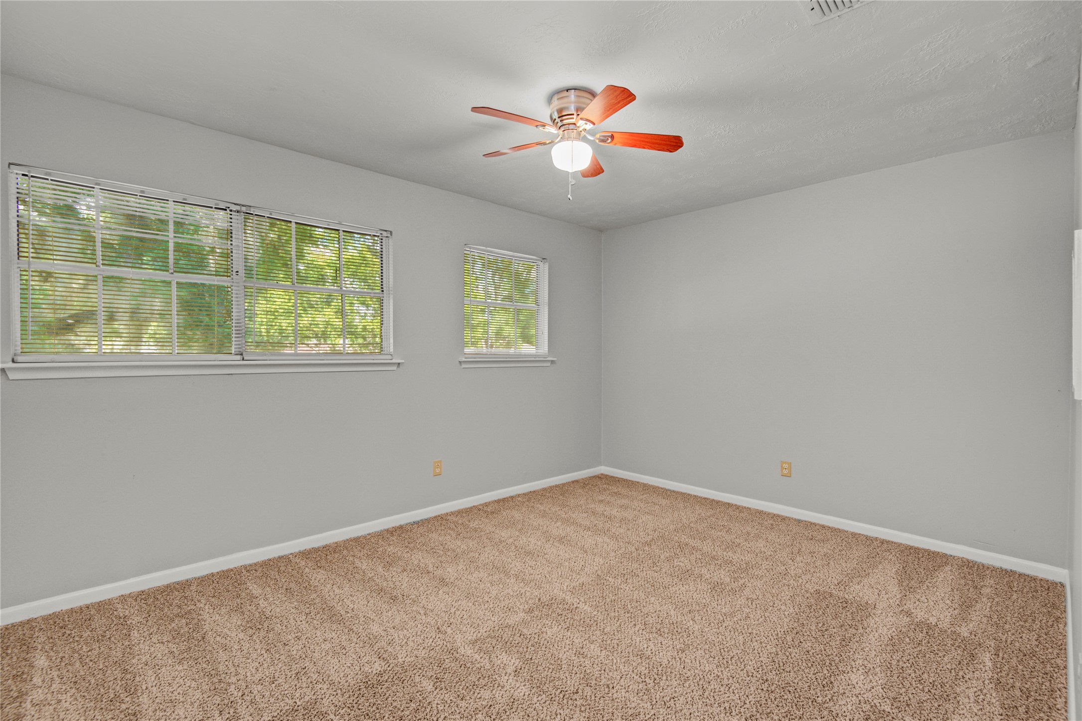 15702 Wandering Trail Property Photo 25