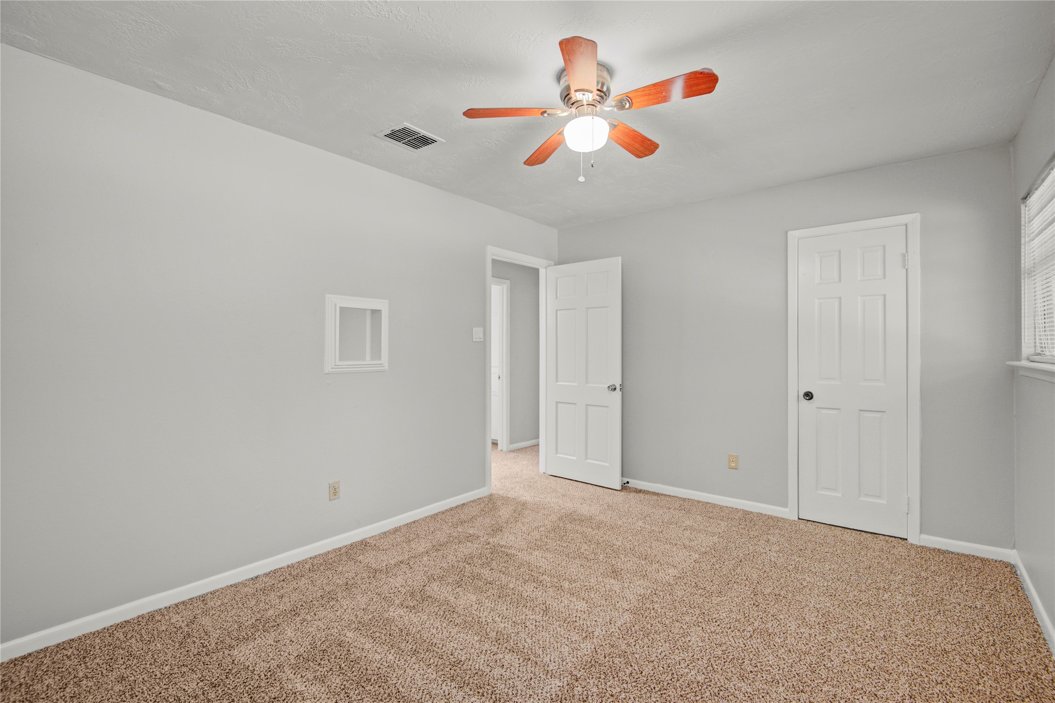 15702 Wandering Trail Property Photo 26