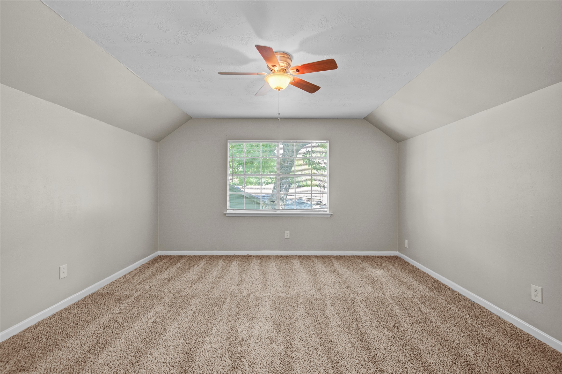 15702 Wandering Trail Property Photo 27