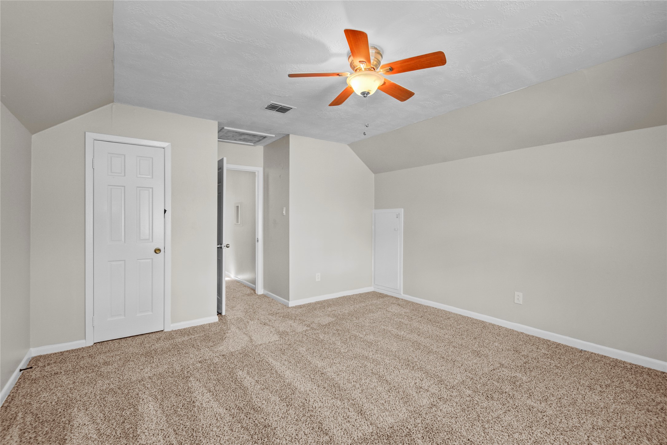15702 Wandering Trail Property Photo 28