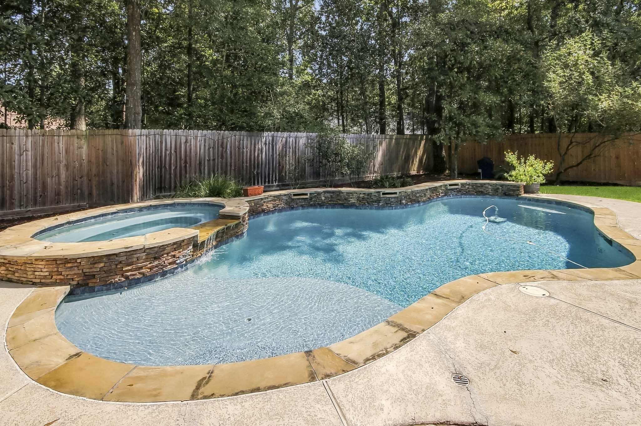10007 Estes Hill Lane Property Photo 2