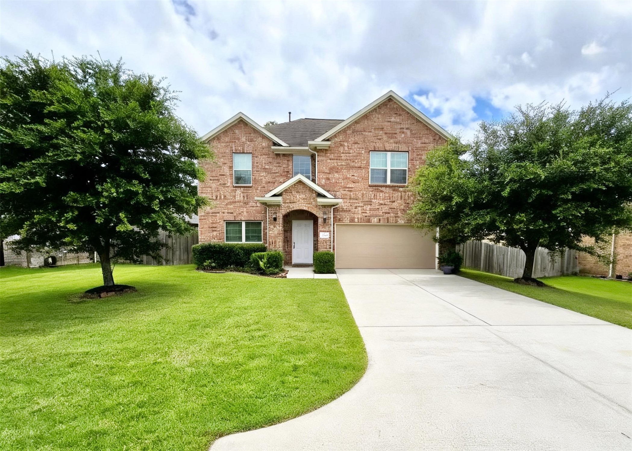 2027 Brookmont Drive Property Photo 1