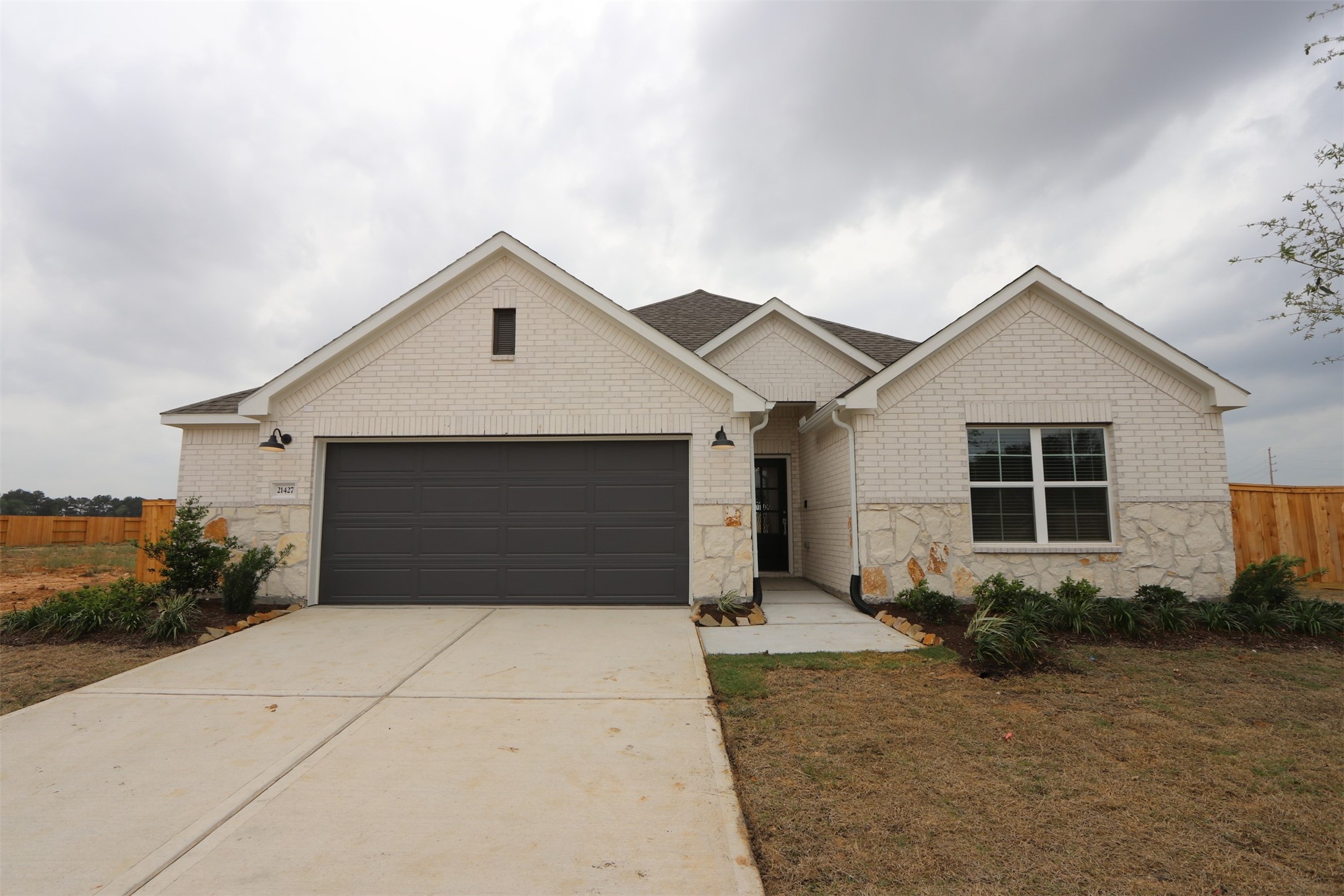 21427 Villa Spruce Lane Property Photo 1