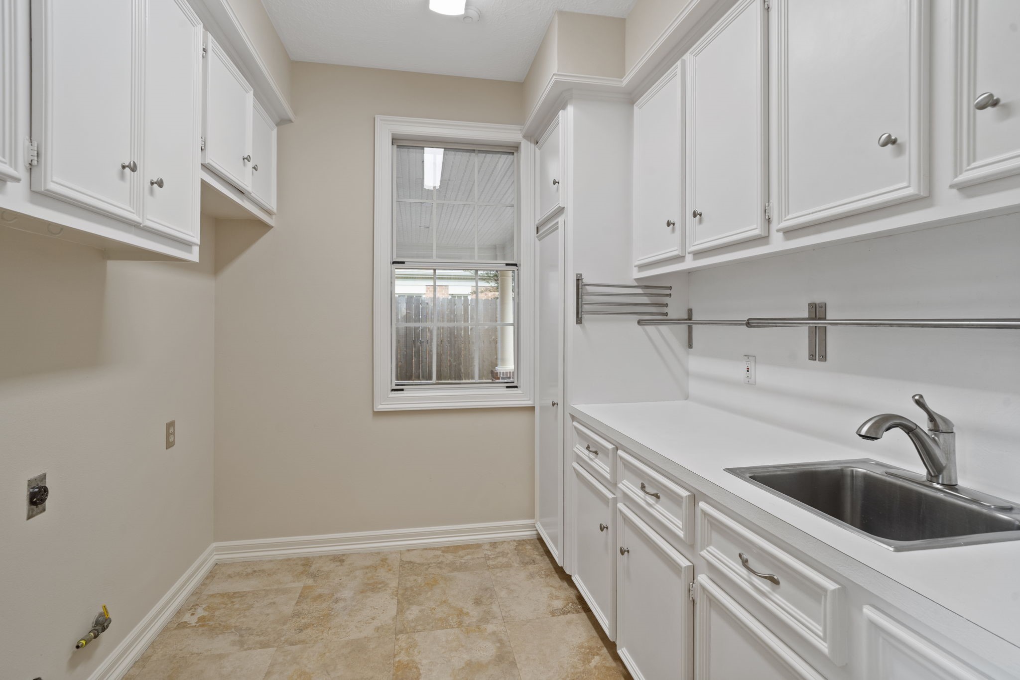 70 Pipers Walk Property Photo 34