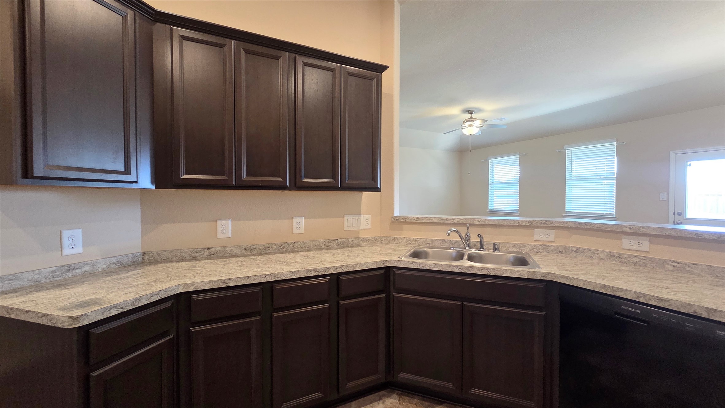 10750 Nathaniel Valley Path Property Photo 6