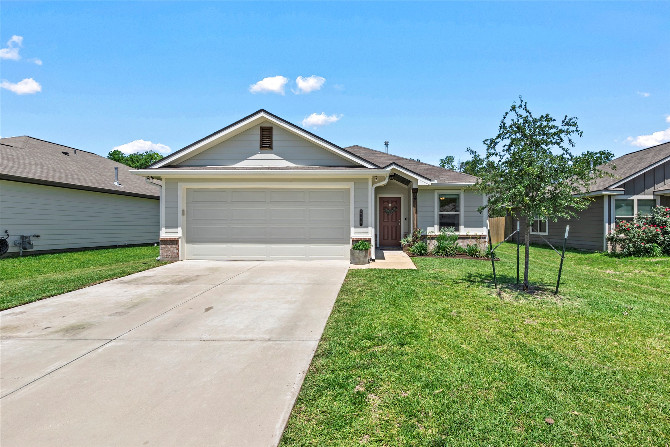 2117 Heritage Meadow Lane Property Photo 1
