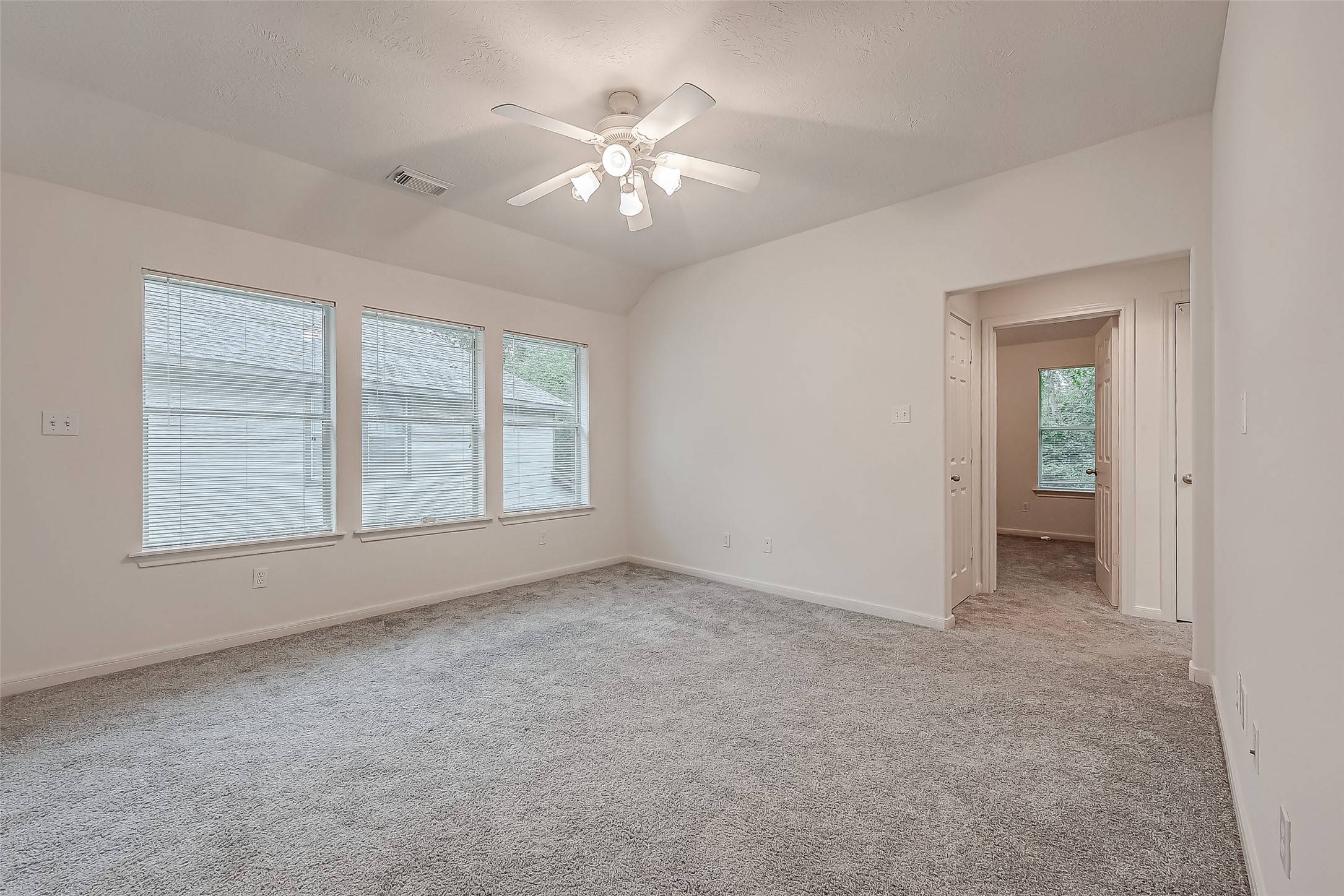 22 Stone Arrow Place Property Photo 18