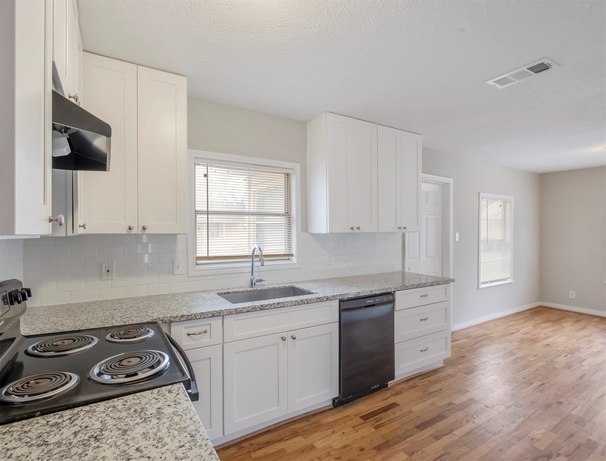 8248 Hartford Street Property Photo 2