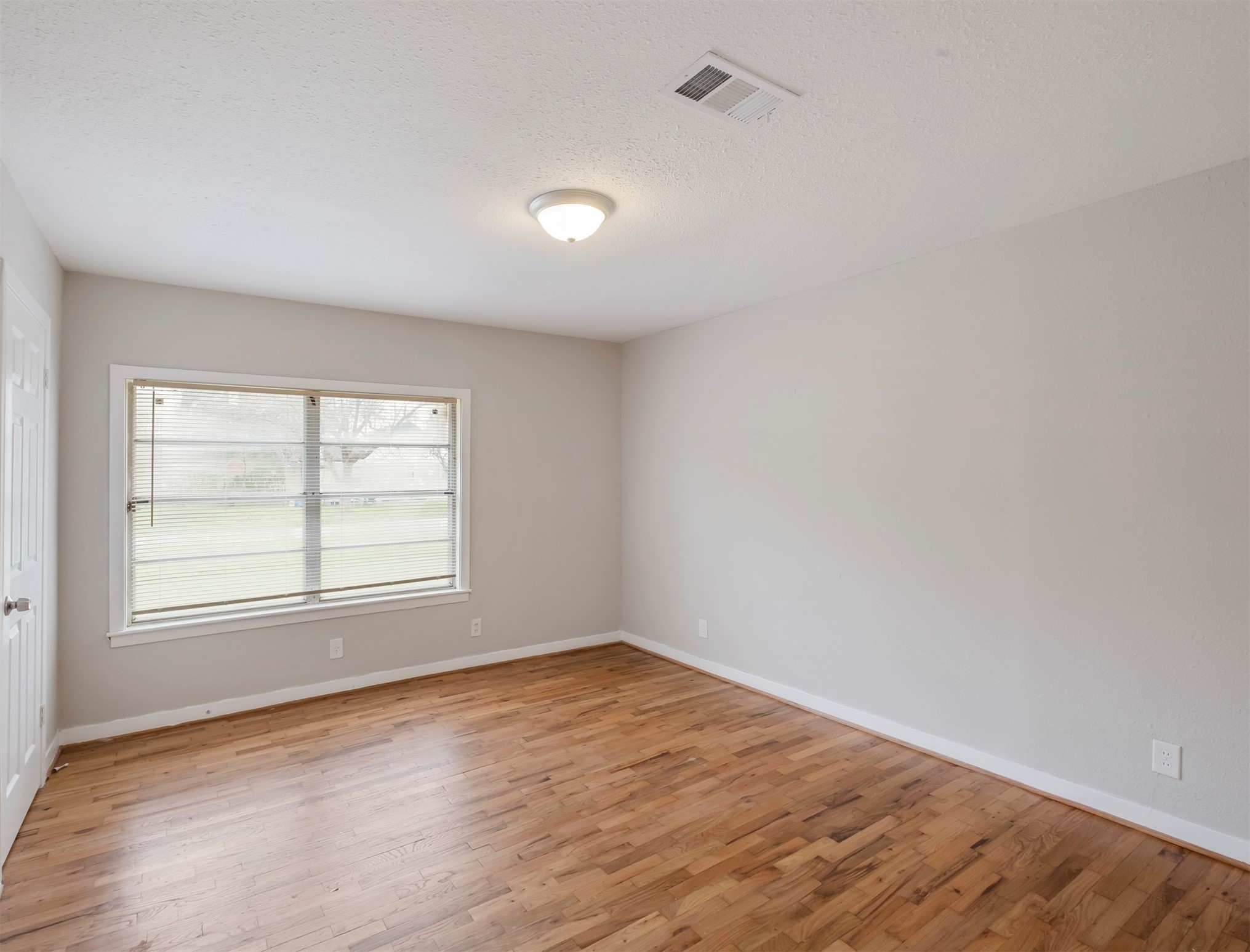 8248 Hartford Street Property Photo 3