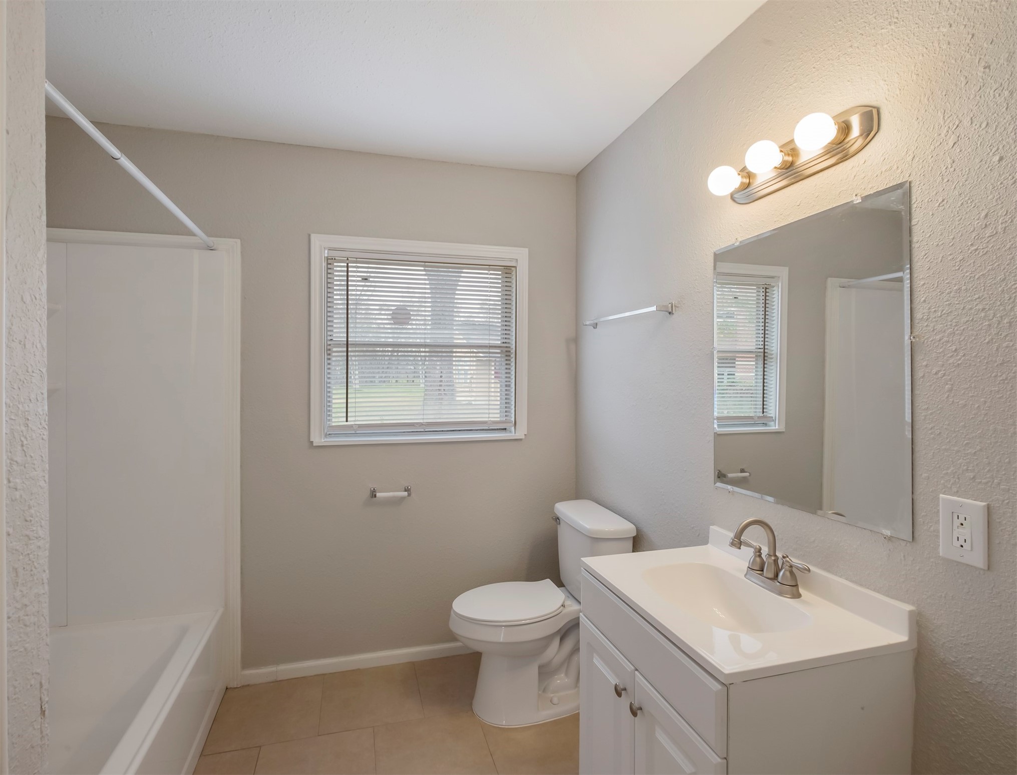 8248 Hartford Street Property Photo 4