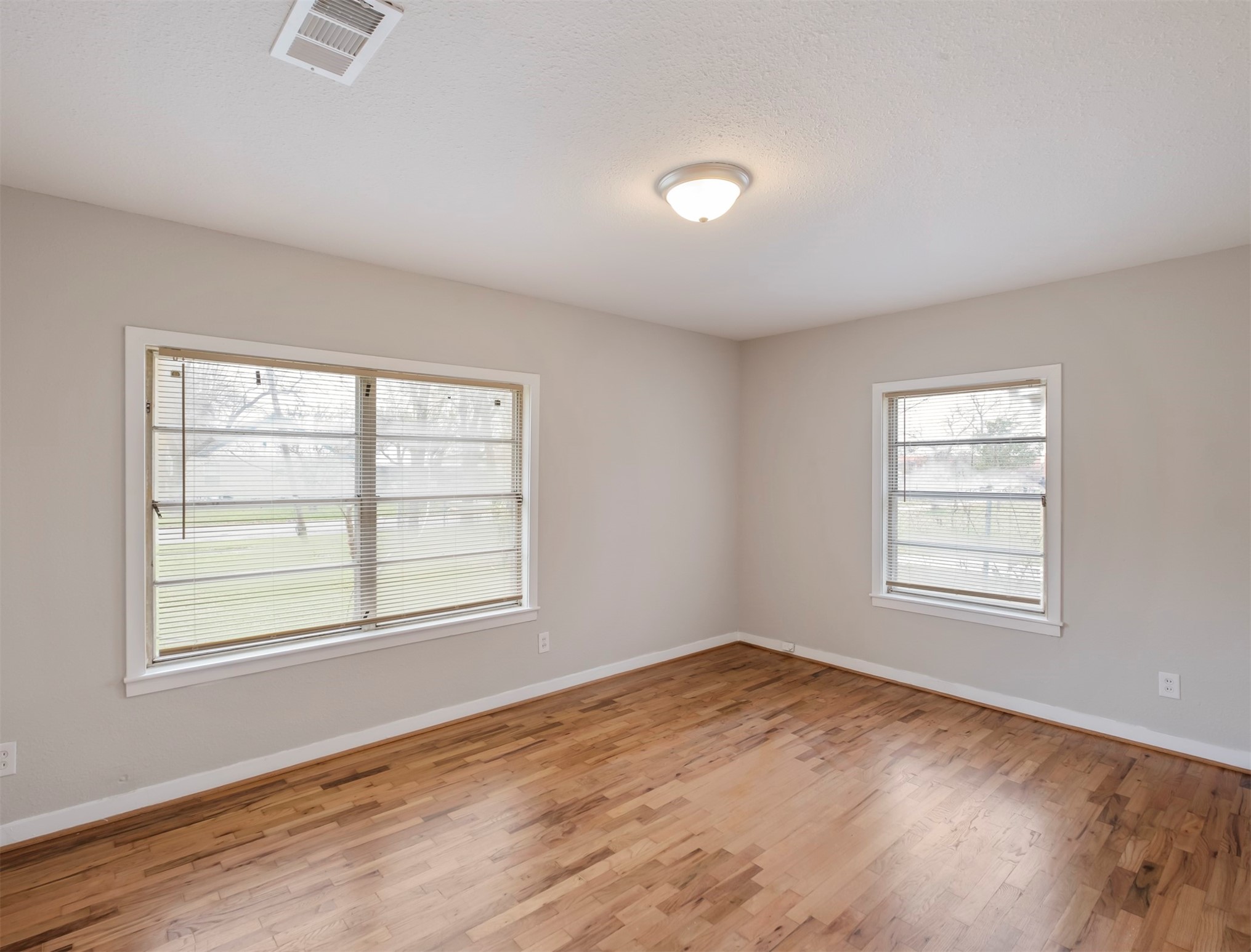 8248 Hartford Street Property Photo 5