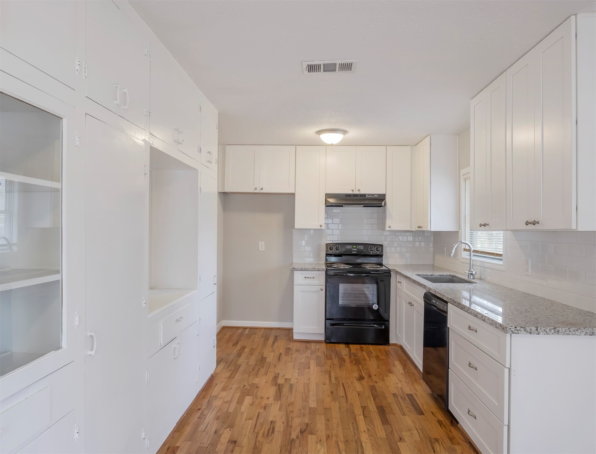 8248 Hartford Street Property Photo 9