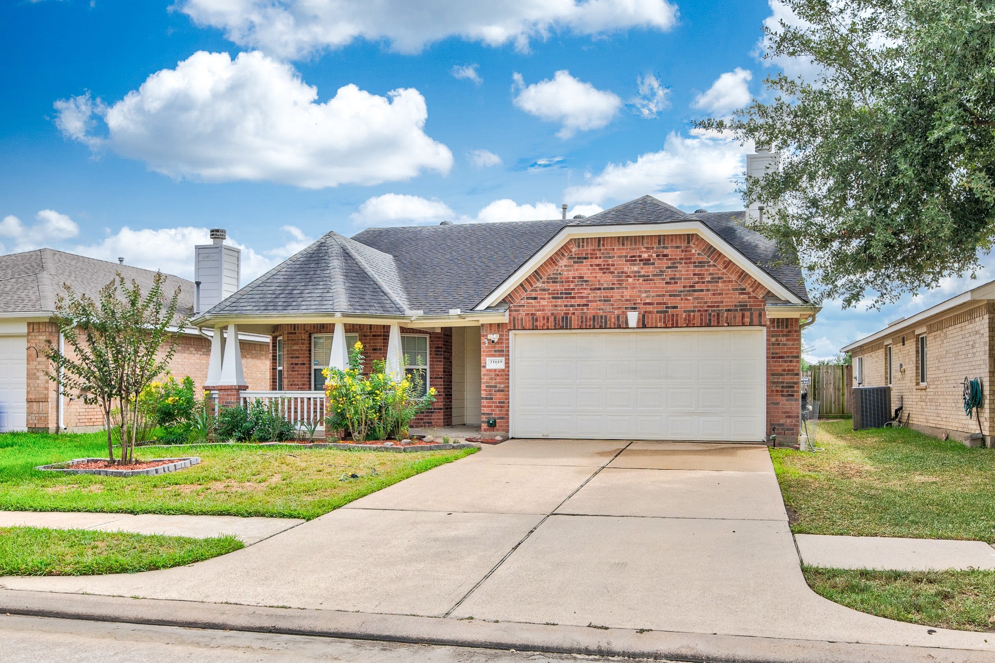 21615 Britton Hill Way Property Photo 2