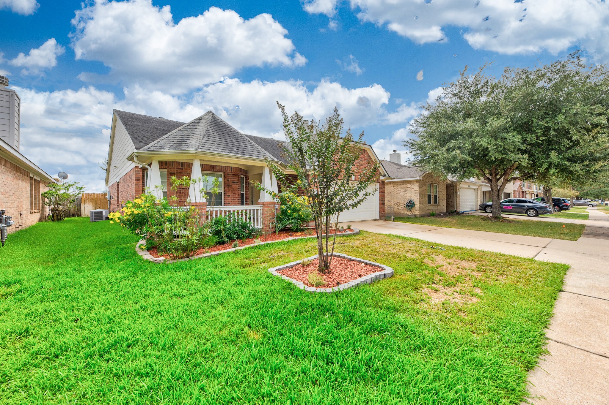 21615 Britton Hill Way Property Photo 3