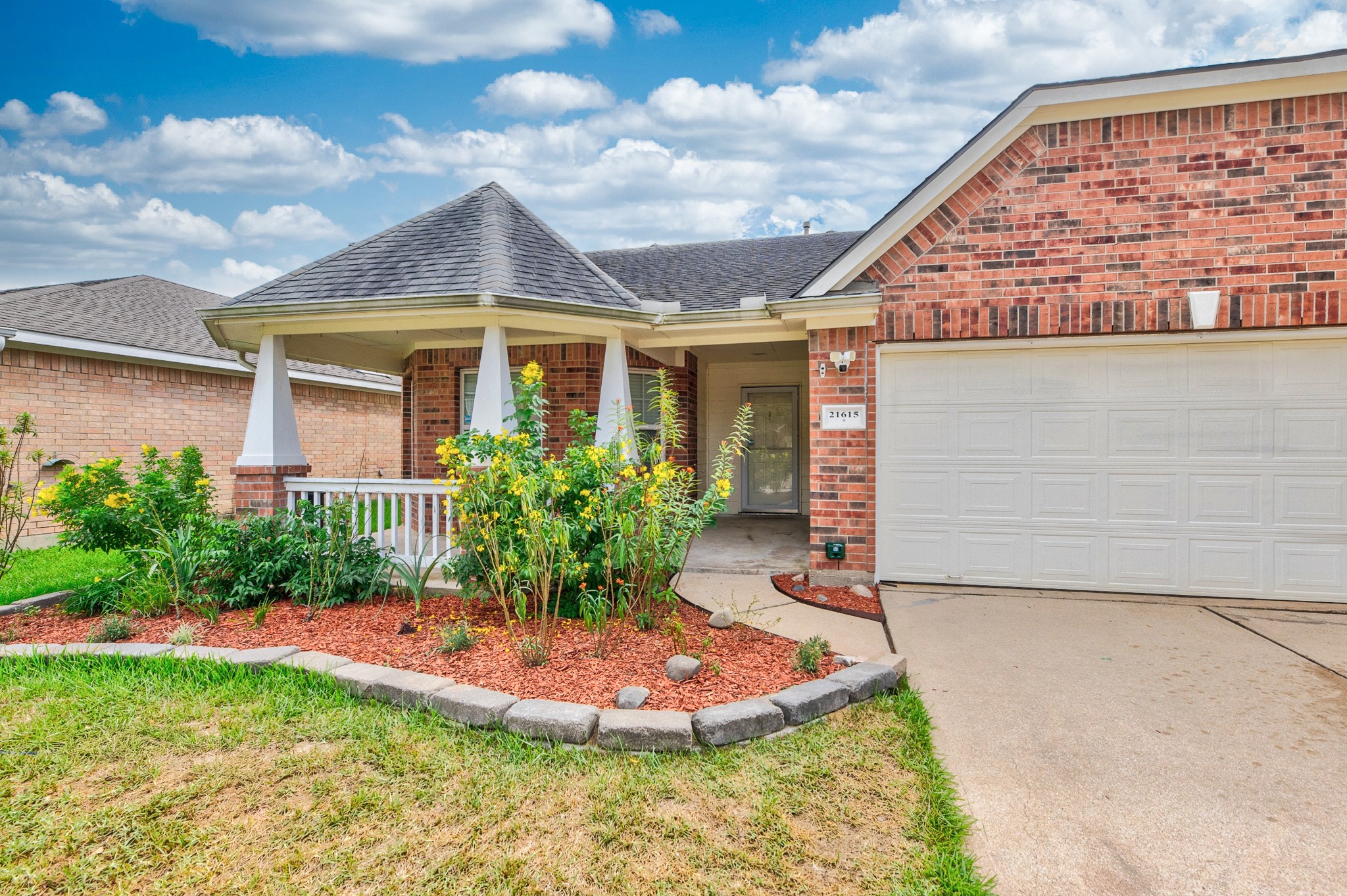 21615 Britton Hill Way Property Photo 4