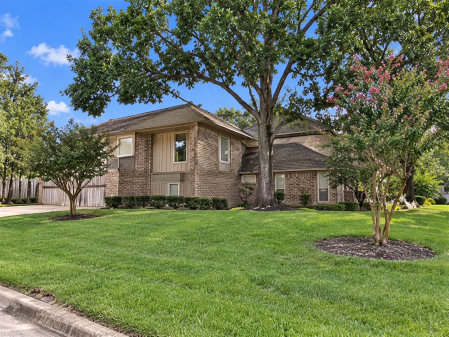 9203 Godstone Lane Property Photo 3