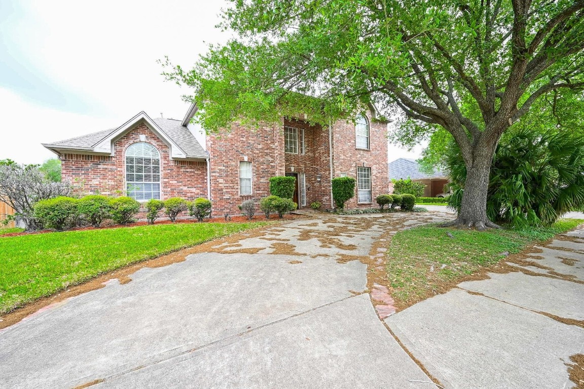 8102 Ashley Circle Drive S Property Photo