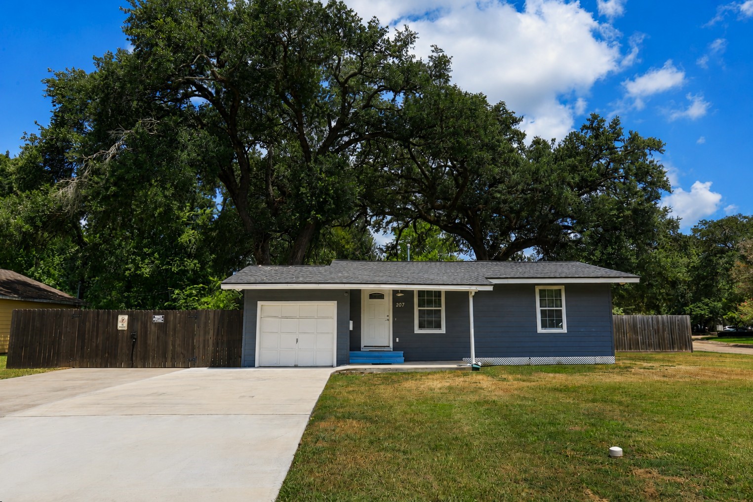 207 Jasmine Street Property Photo 1