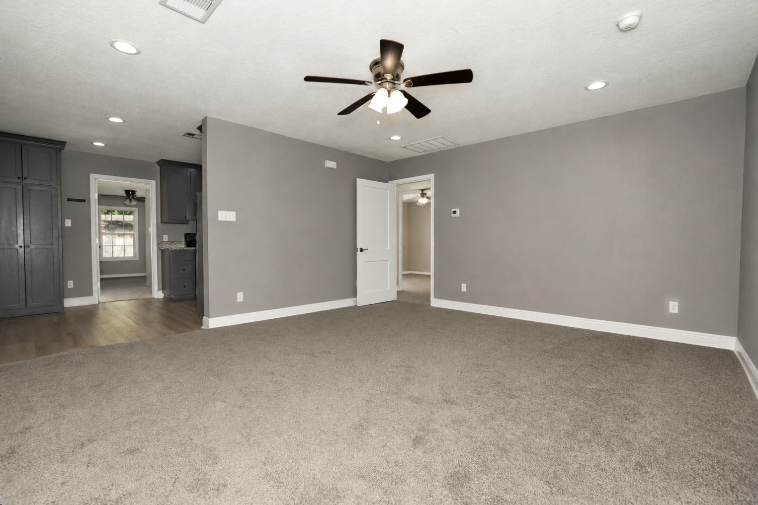 207 Jasmine Street Property Photo 4
