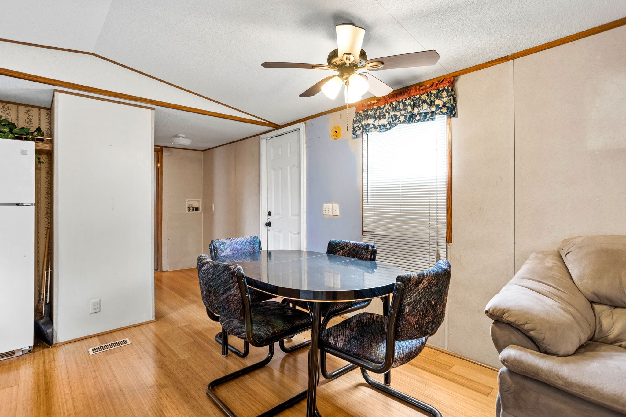 7075 Whartons Dock Road Property Photo 5