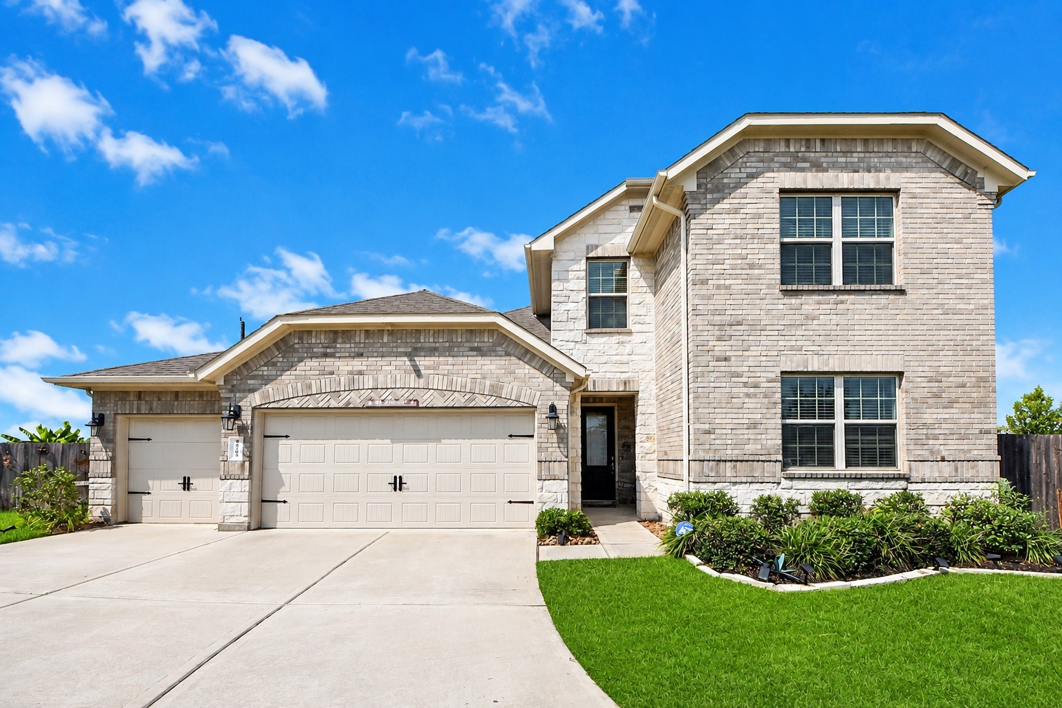 16203 Neff Park Drive Property Photo 1