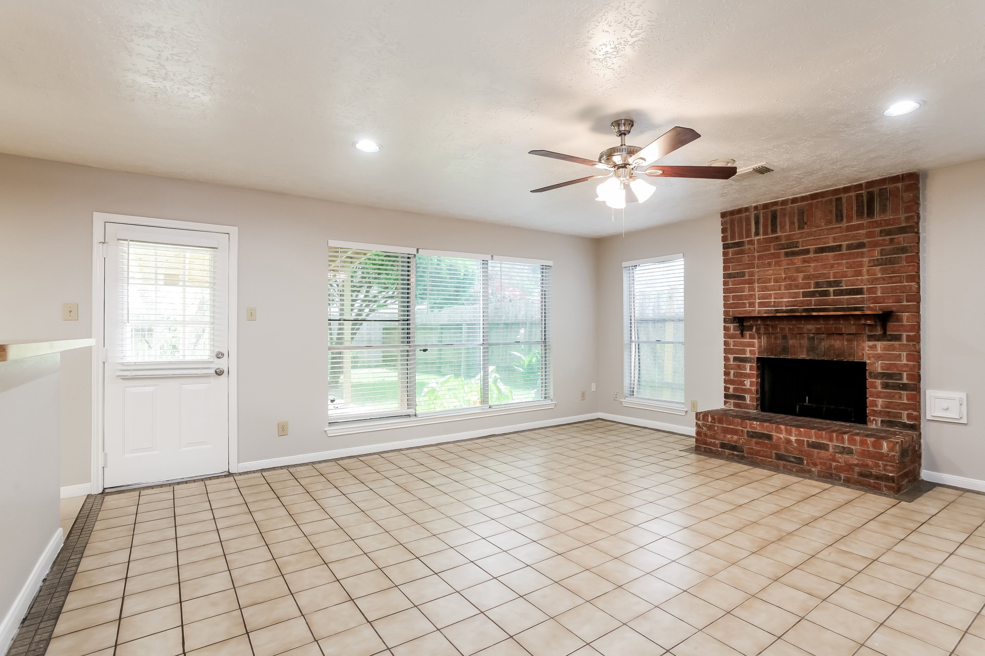 16327 Elmwood Point Lane Property Photo 2