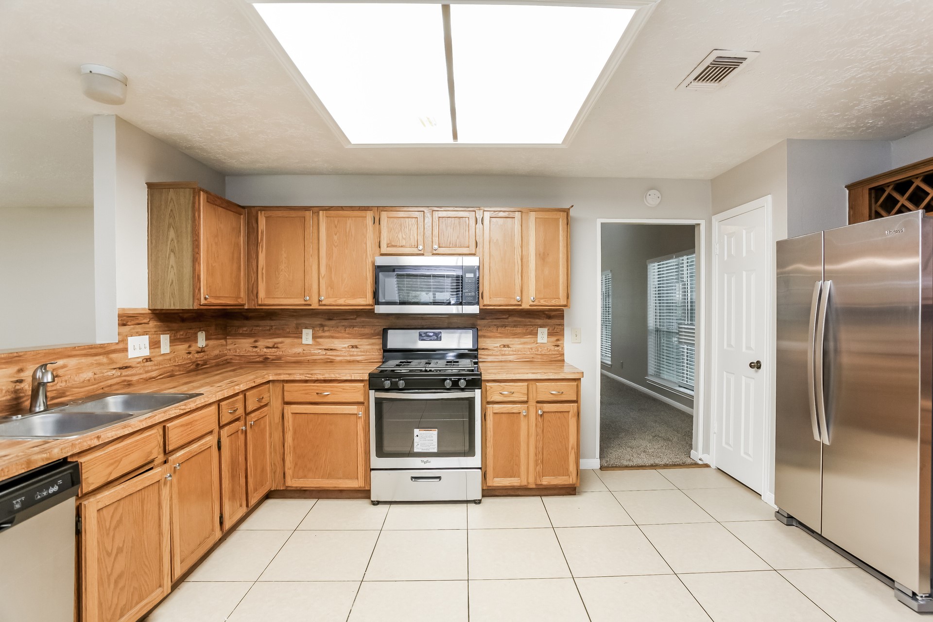16327 Elmwood Point Lane Property Photo 4