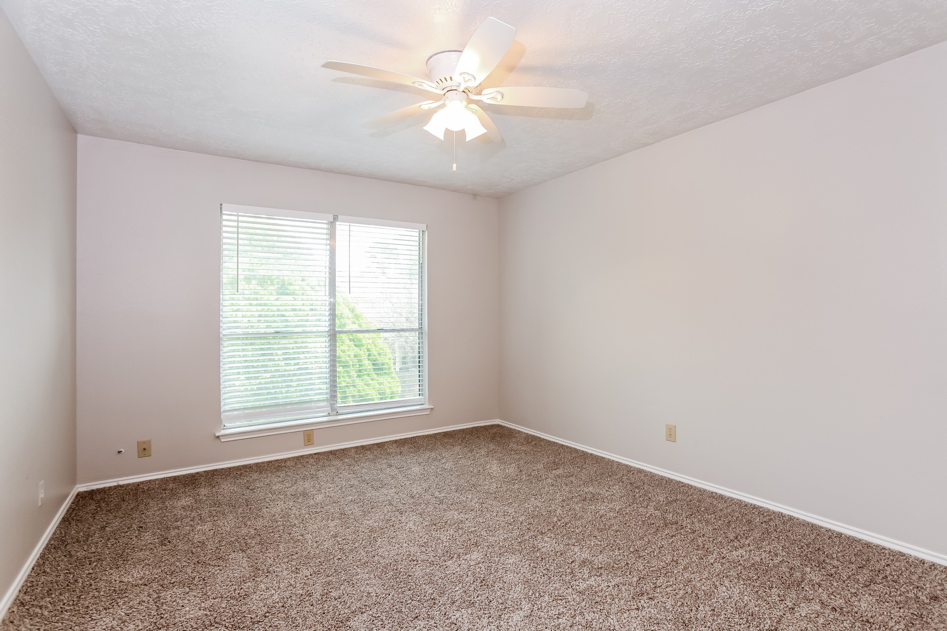 16327 Elmwood Point Lane Property Photo 6