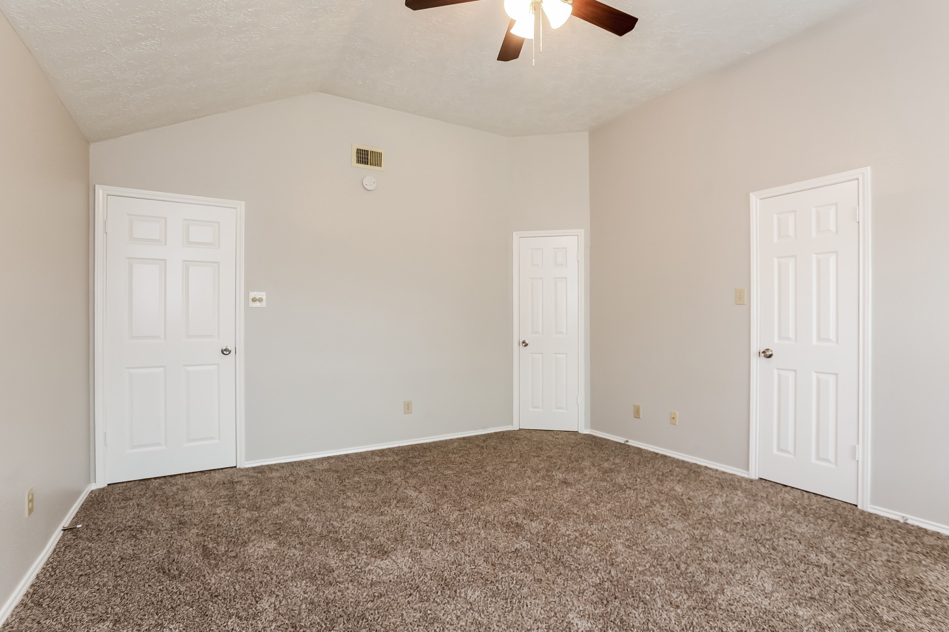16327 Elmwood Point Lane Property Photo 10