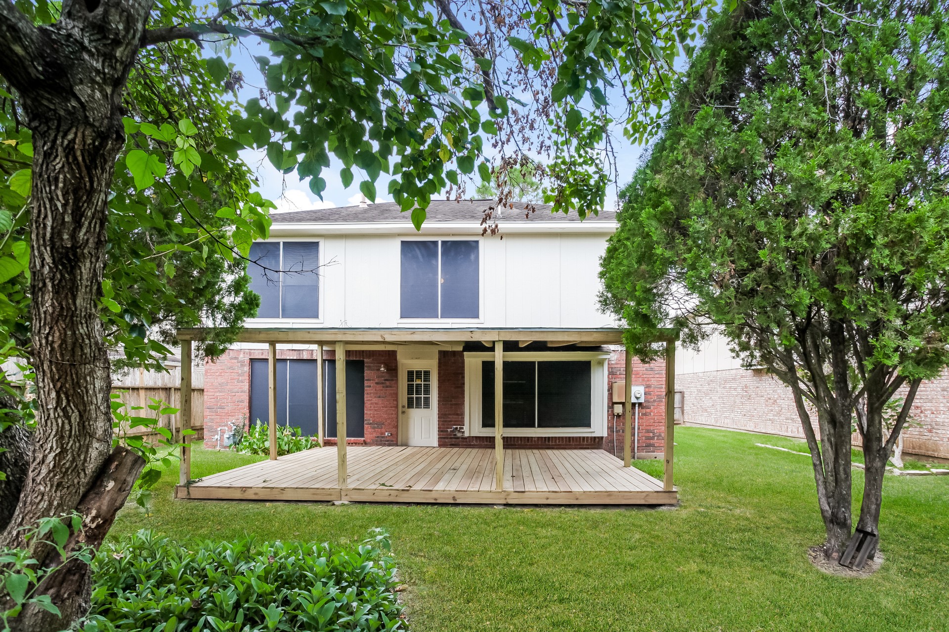 16327 Elmwood Point Lane Property Photo 15