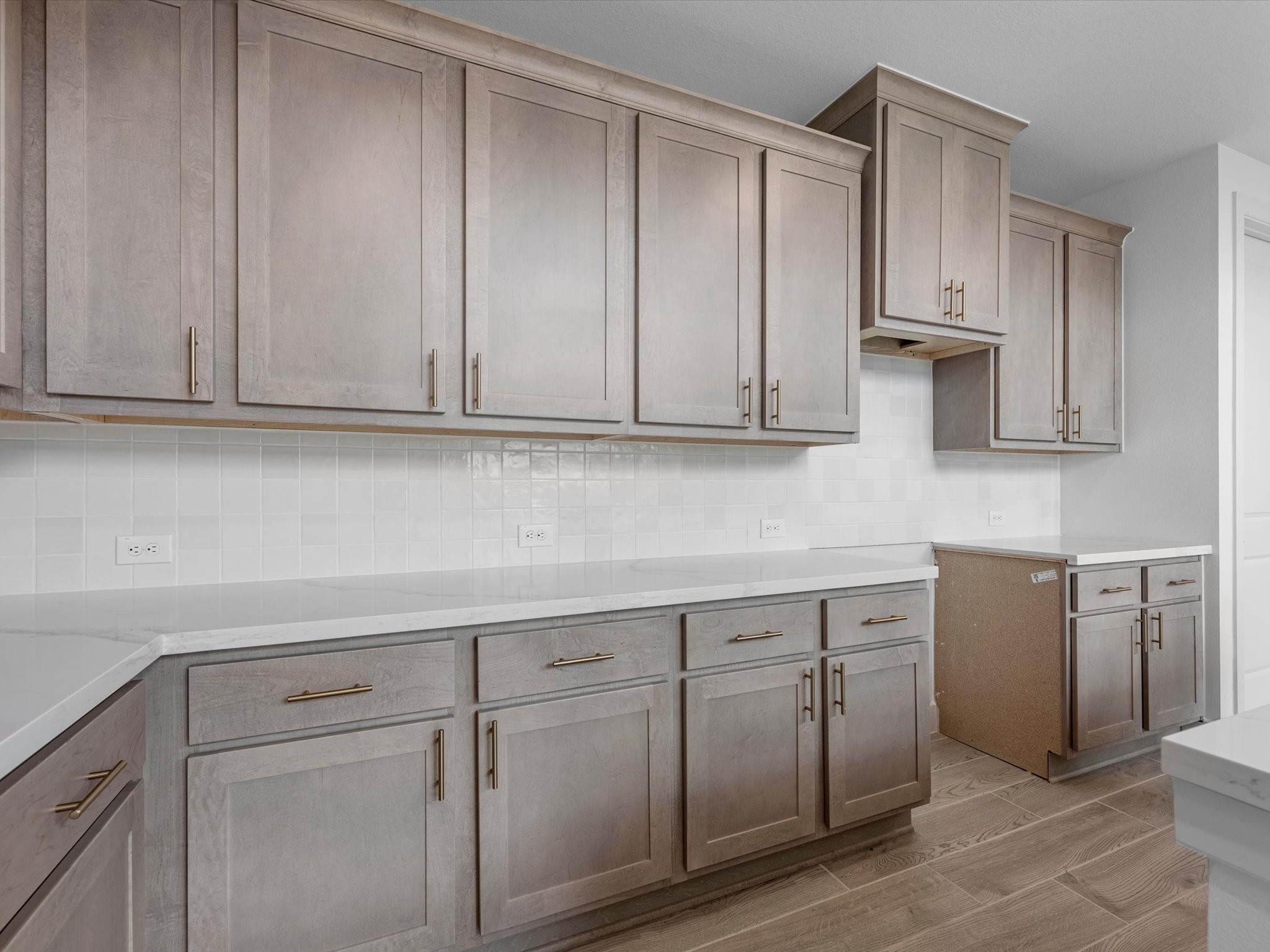 2410 Verano Street Property Photo 6