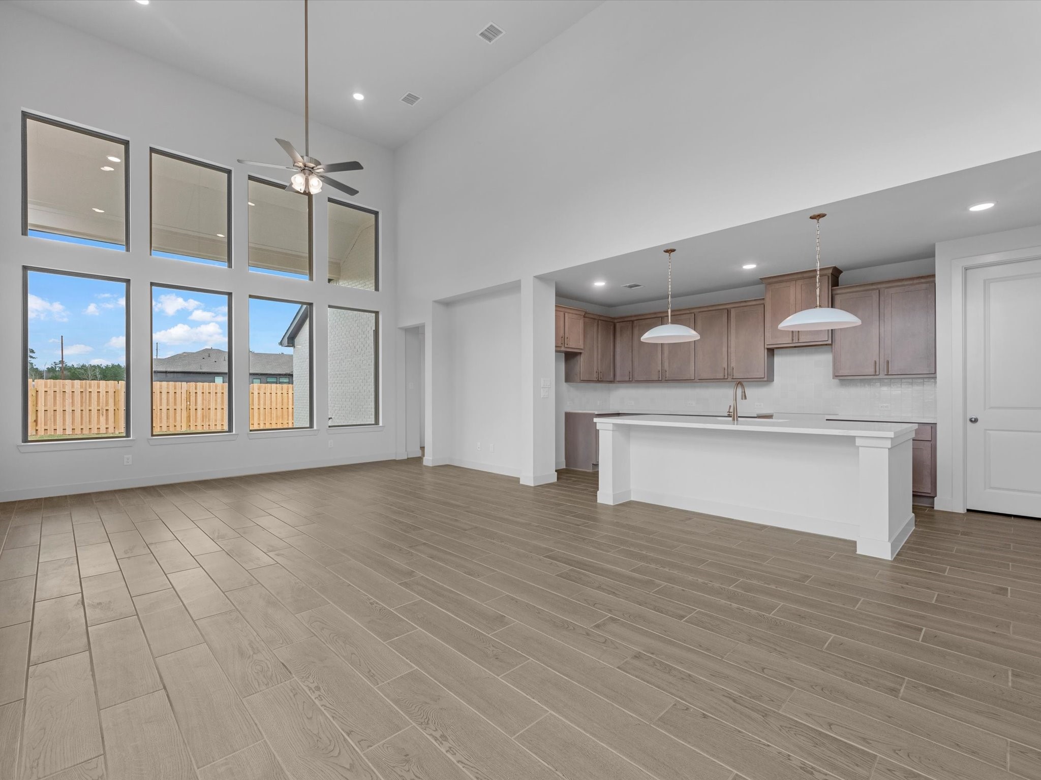 2410 Verano Street Property Photo 7